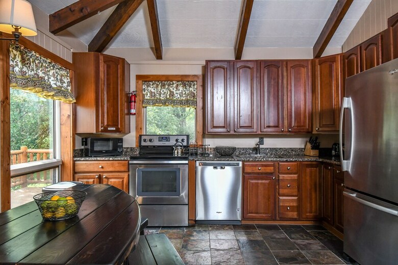 Log Hut 3 Bedroom House