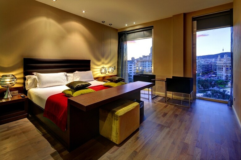 Olivia Plaza Hotel