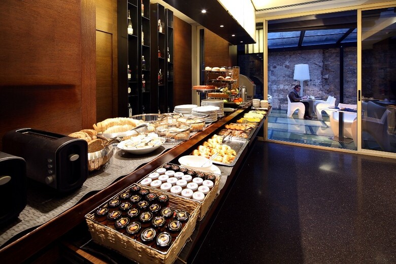 Olivia Plaza Hotel