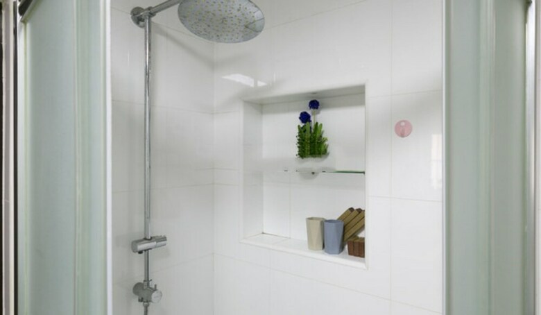 Hard Candy Apartment No.7