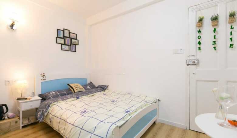 Hard Candy Apartment No.2