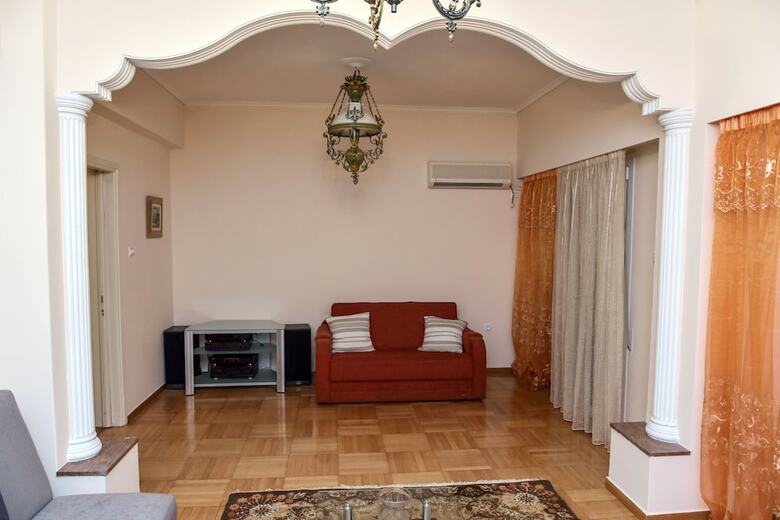 Cozy & Spacious Apartment In Central