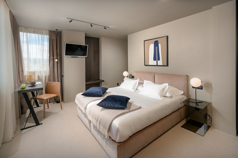 Hotel Royal Suites Sky