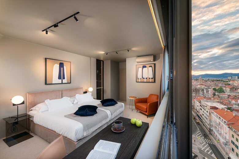 Hotel Royal Suites Sky