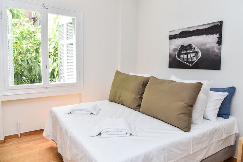 Warm And Cozy Apartment In Athens