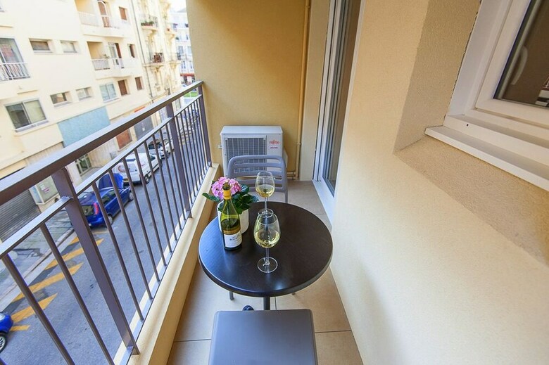Villa Serafina Apartments