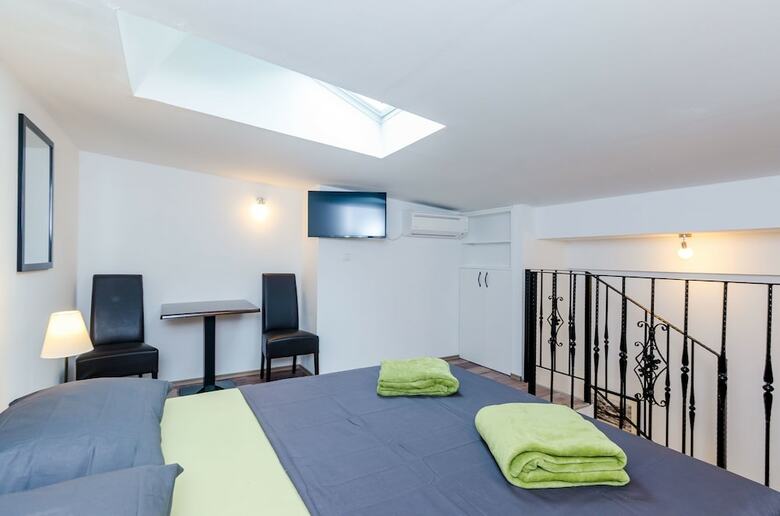 Hotel Rooms Baza