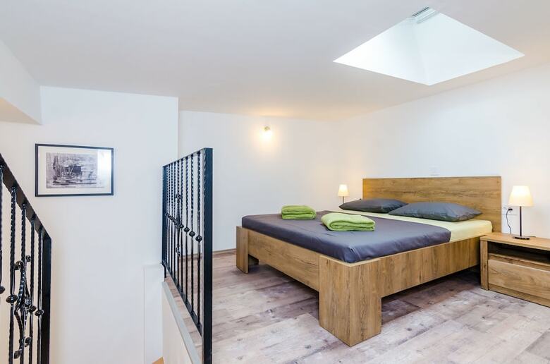 Hotel Rooms Baza