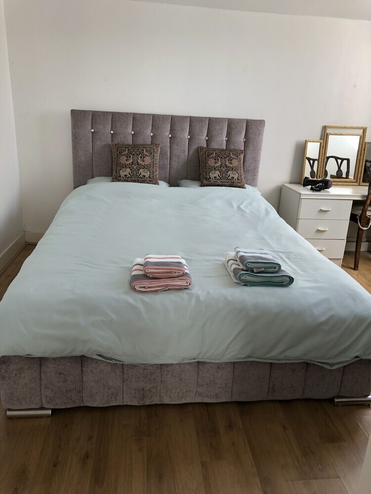 2 Bed Apartment In Basingstoke