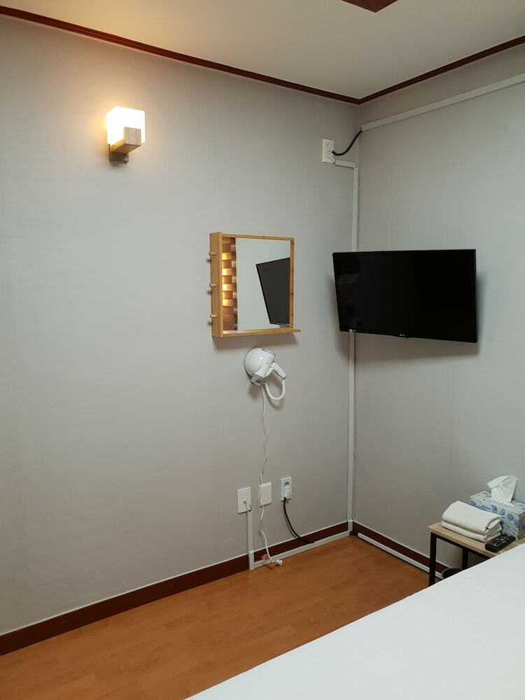 Hostal Young Stay - Hostel