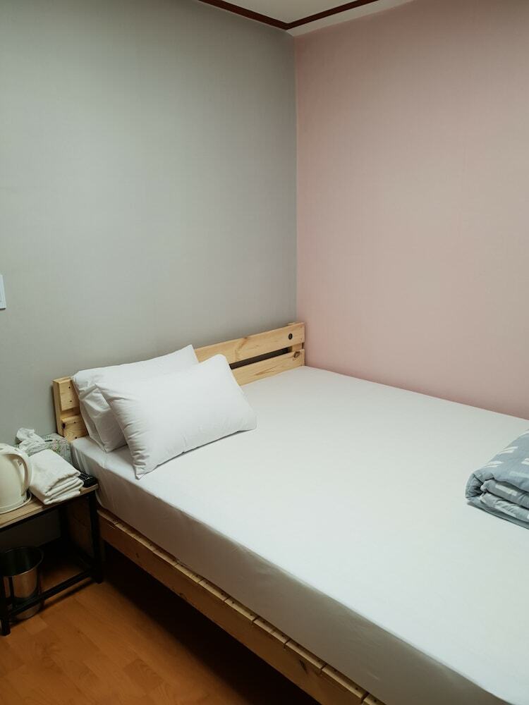Hostal Young Stay - Hostel