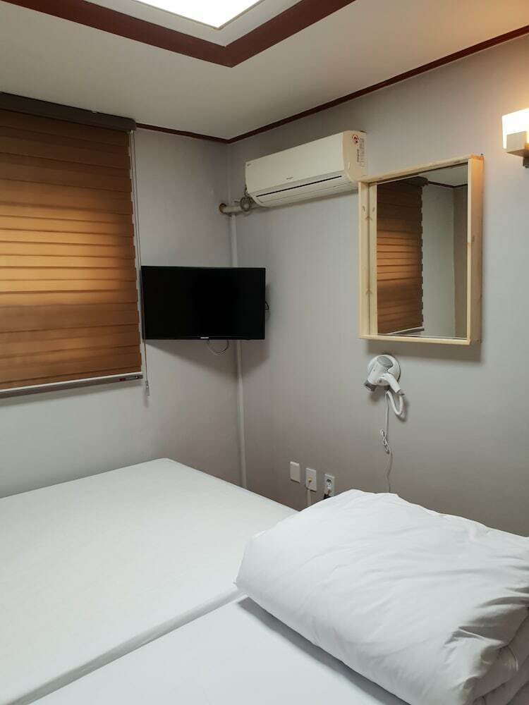 Hostal Young Stay - Hostel