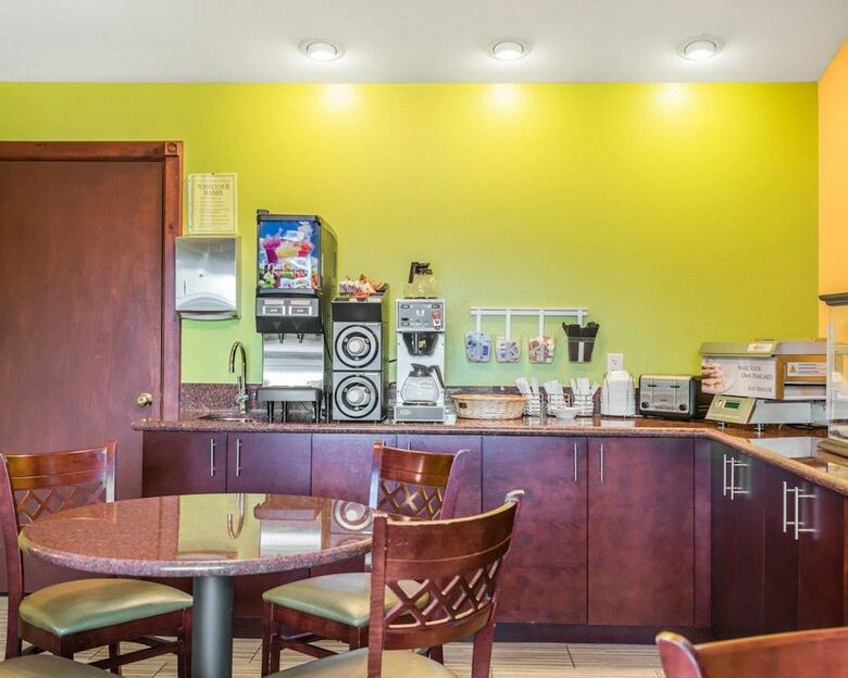 Hotel Econo Lodge Inn & Suites