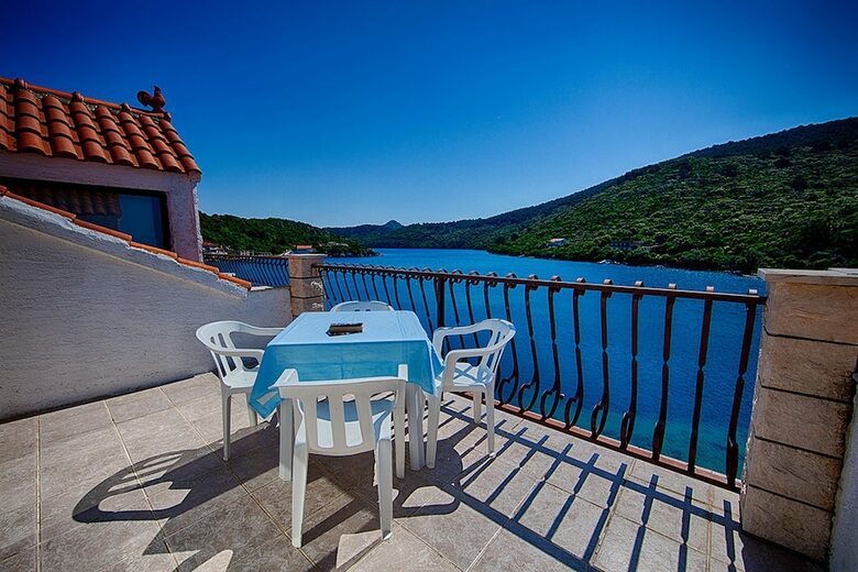 Apartments Malo Lago