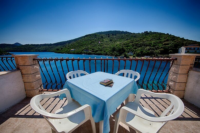 Apartments Malo Lago