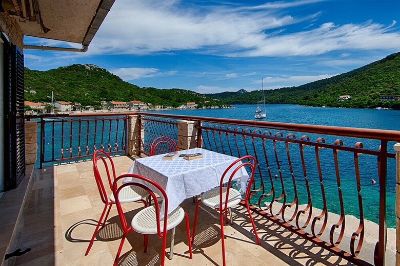 Apartments Malo Lago