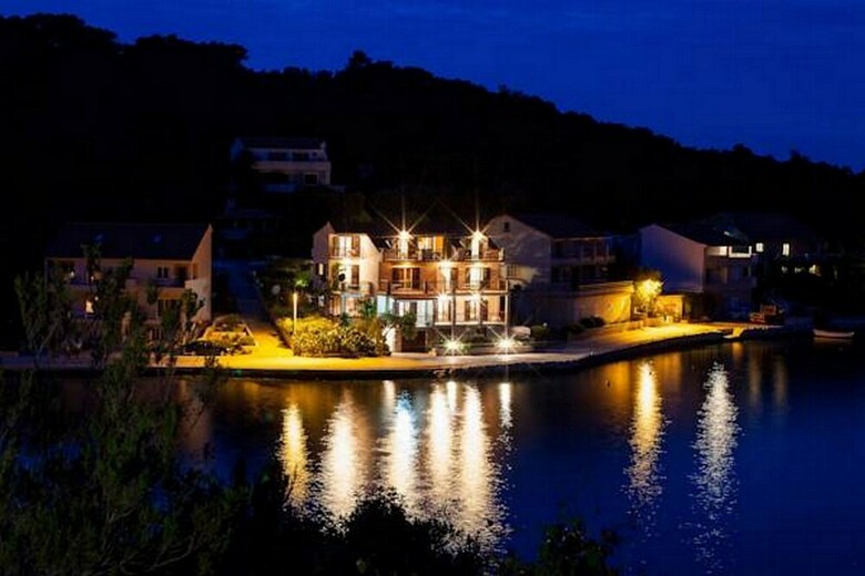 Apartments Malo Lago