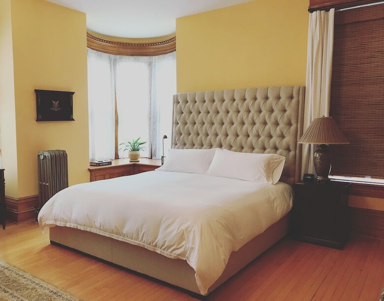 Castle La Crosse Bed And Breakfast