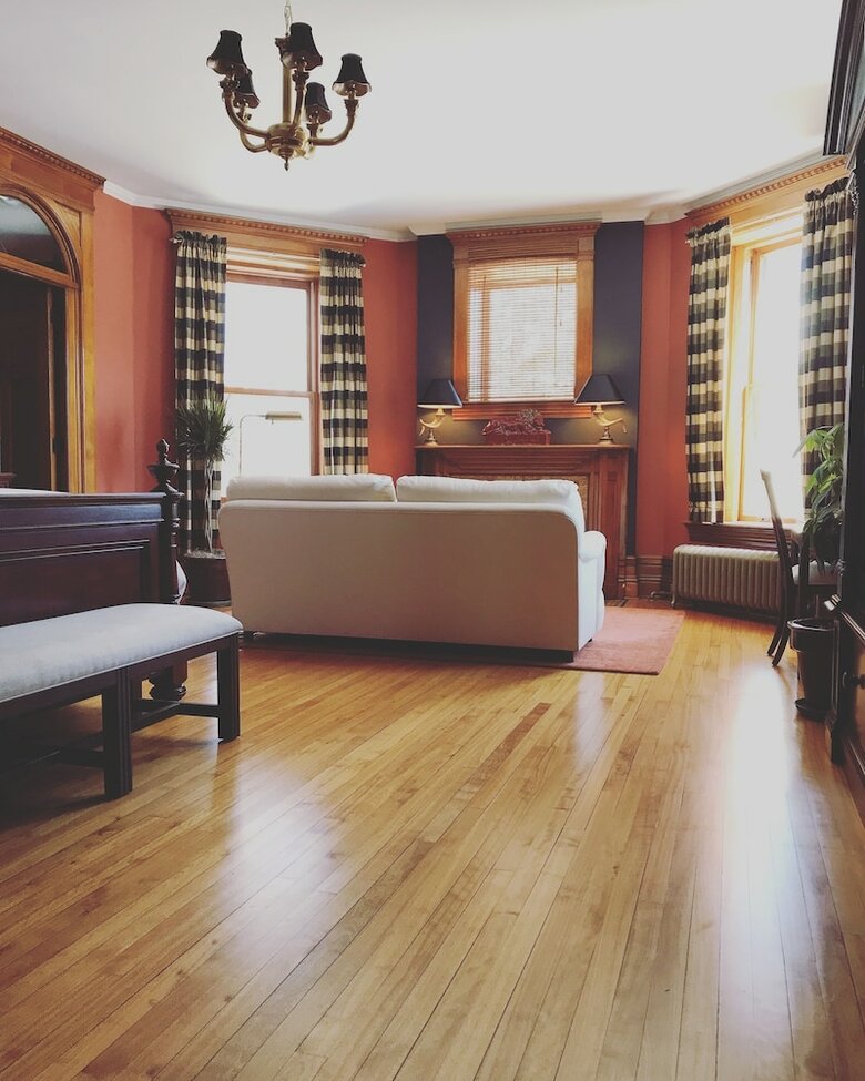 Castle La Crosse Bed And Breakfast