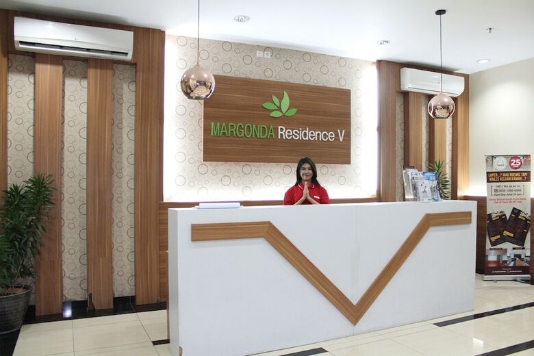 Hostal Oyo 266 Margonda Residence 5