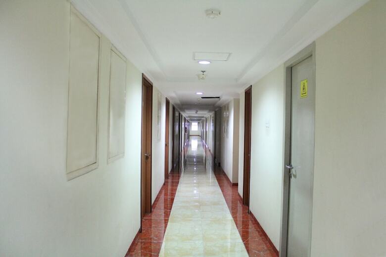 Hostal Oyo 266 Margonda Residence 5