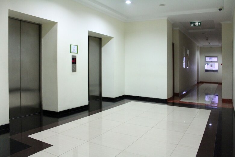 Hostal Oyo 266 Margonda Residence 5