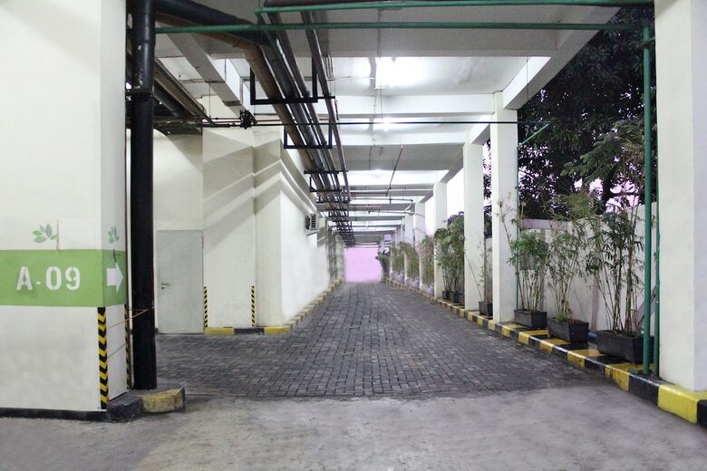 Hostal Oyo 266 Margonda Residence 5