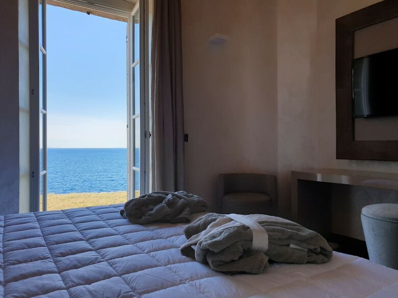 Bed & Breakfast Resort Faro Di Punta Fenaio