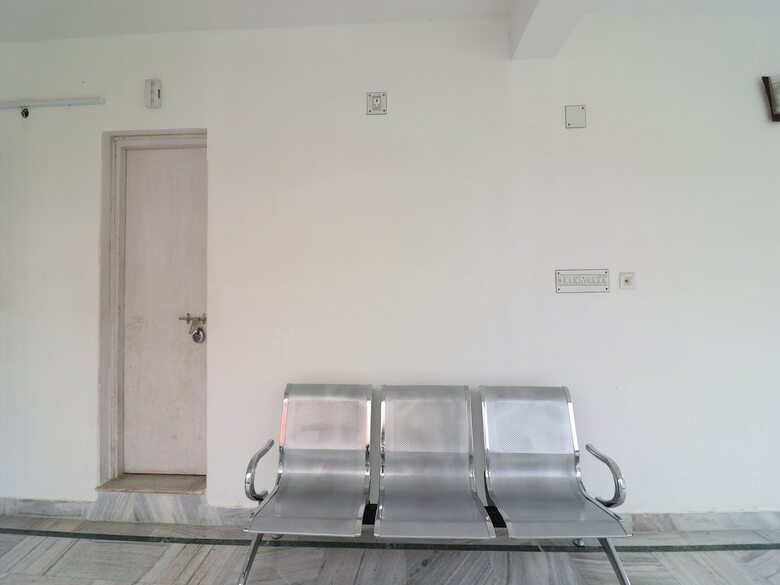 Hotel Oyo 23229 The White Heaven