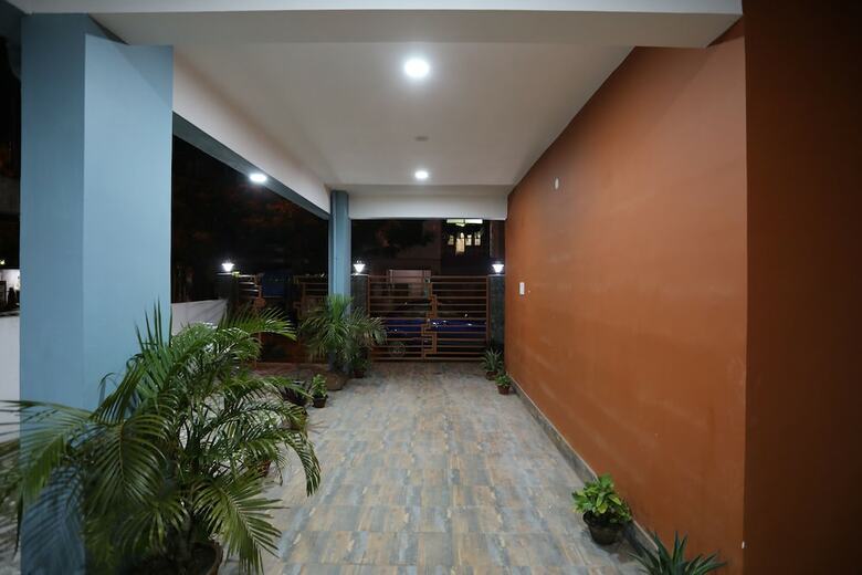 Hotel Oyo 17376 Hummingbird Inn