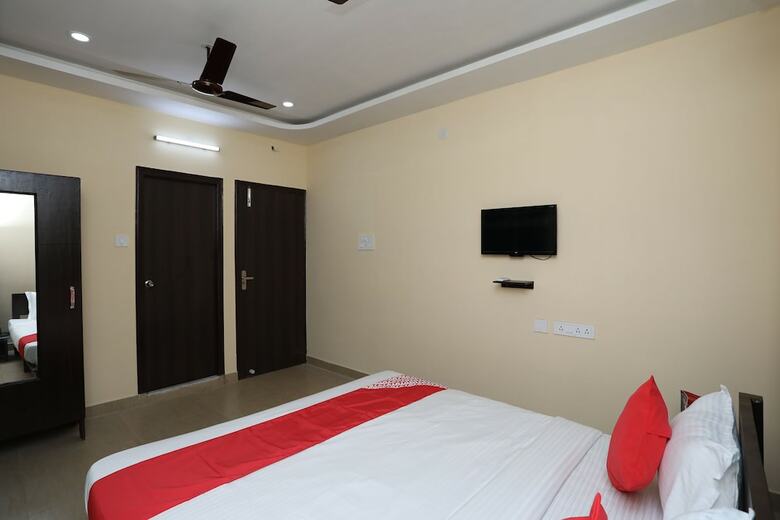 Hotel Oyo 17376 Hummingbird Inn