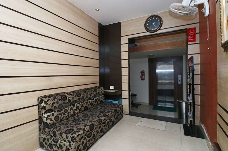 Hotel Oyo 24232 Mj International