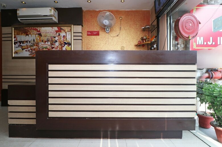 Hotel Oyo 24232 Mj International