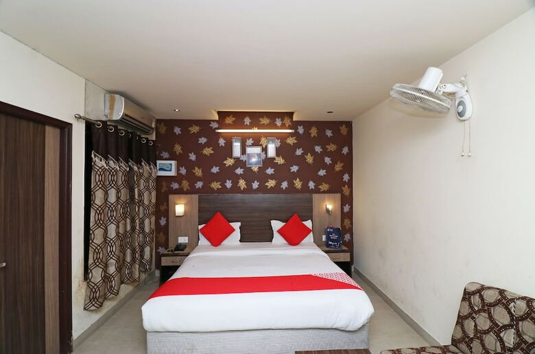 Hotel Oyo 24232 Mj International