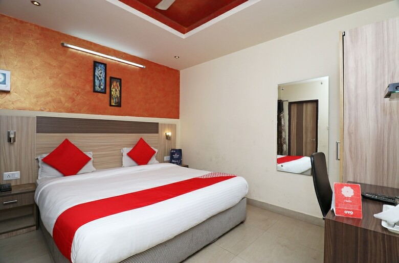 Hotel Oyo 24232 Mj International