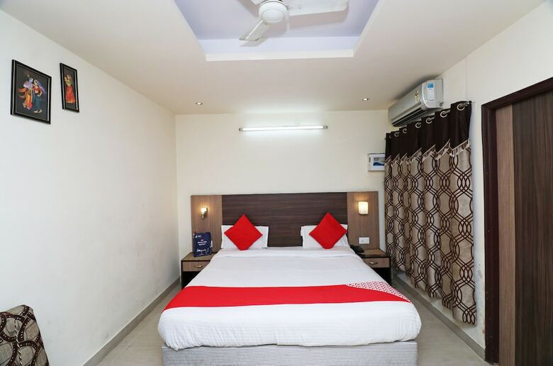 Hotel Oyo 24232 Mj International