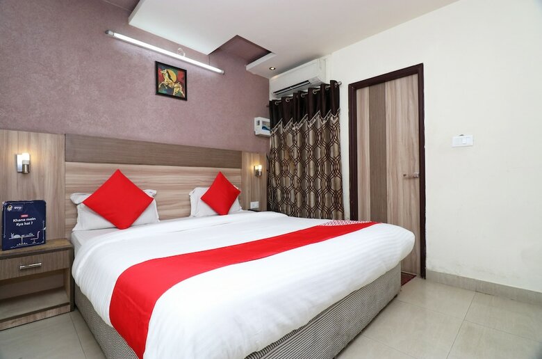 Hotel Oyo 24232 Mj International