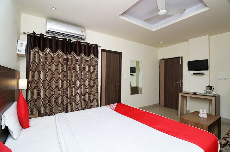 Hotel Oyo 24232 Mj International