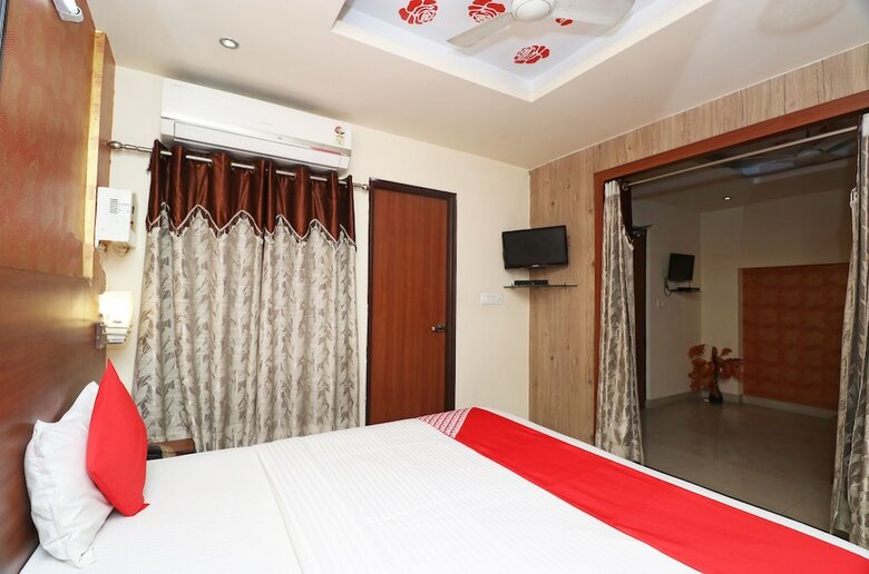 Hotel Oyo 24232 Mj International