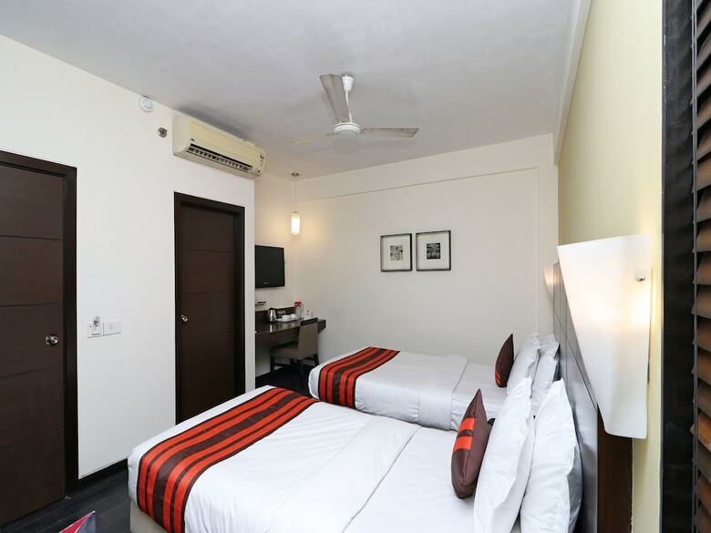 Apartamentos Oyo 24067 Hotel Royal Paradise