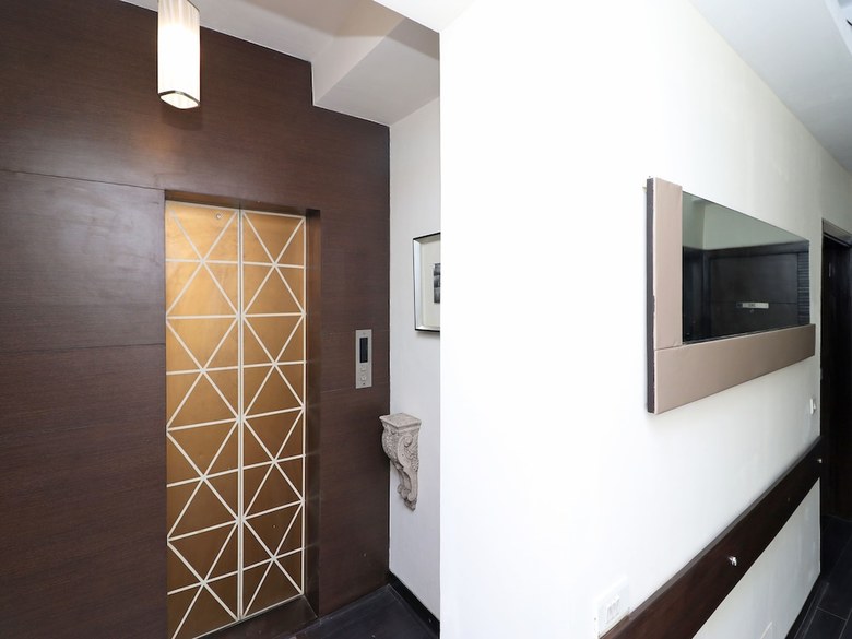 Apartamentos Oyo 24067 Hotel Royal Paradise