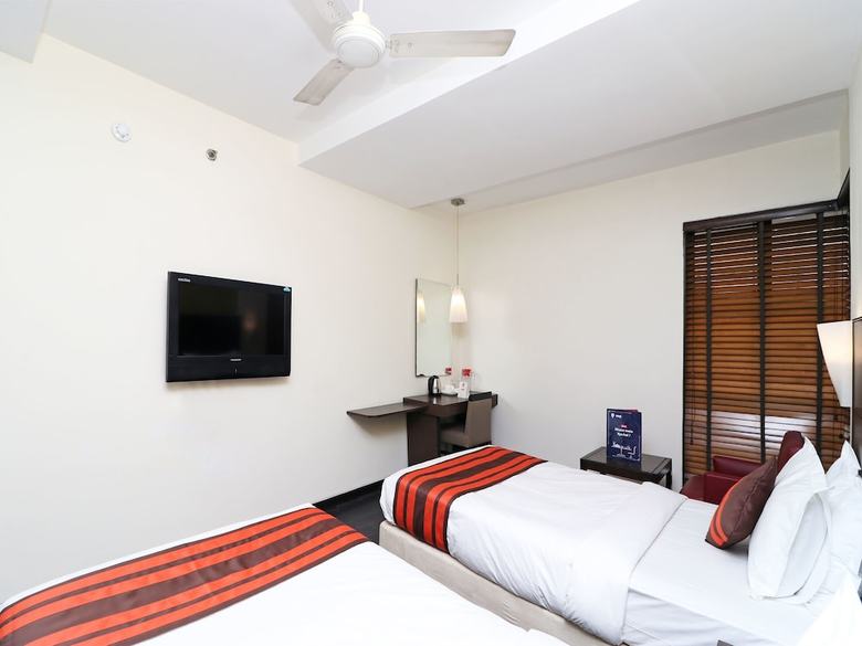 Apartamentos Oyo 24067 Hotel Royal Paradise