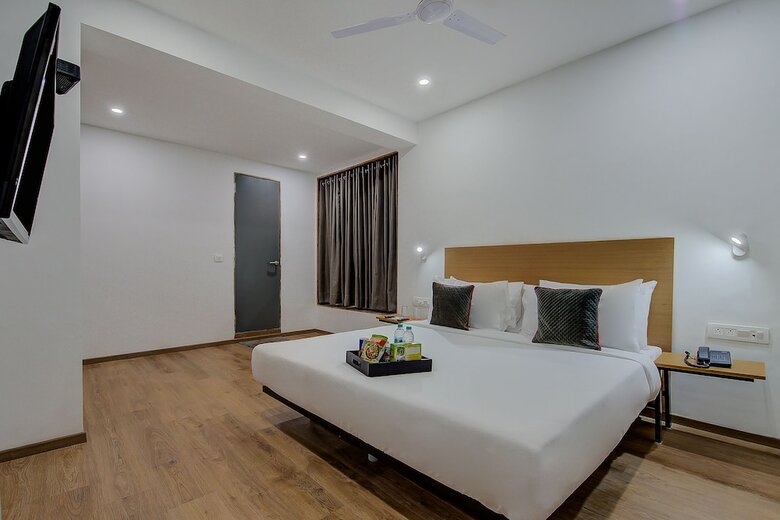 Hotel Oyo Townhouse 046 Khar West Station