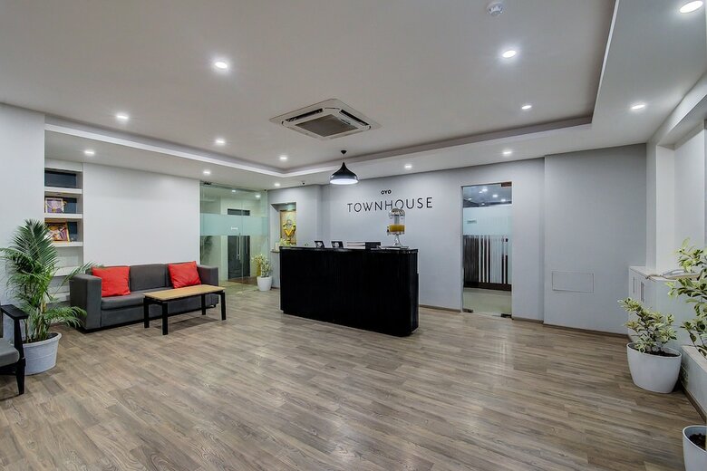Hotel Oyo Townhouse 046 Khar West Station