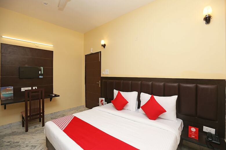 Hotel Oyo 16562 Flagship Sector 11
