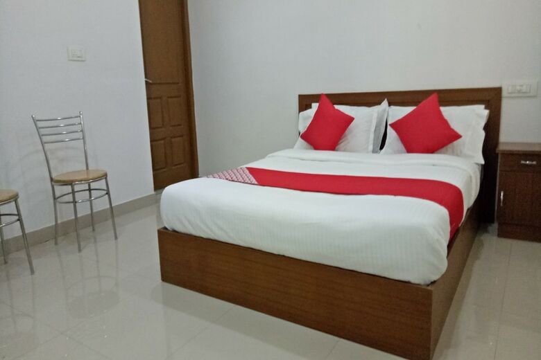 Hotel Oyo 23503 Golden Valley Residency