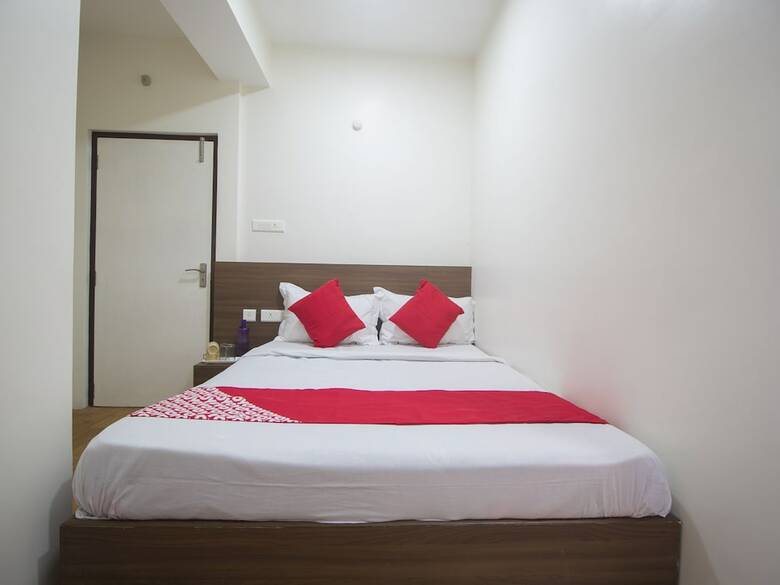 Hotel Oyo 22743 Rising Inn