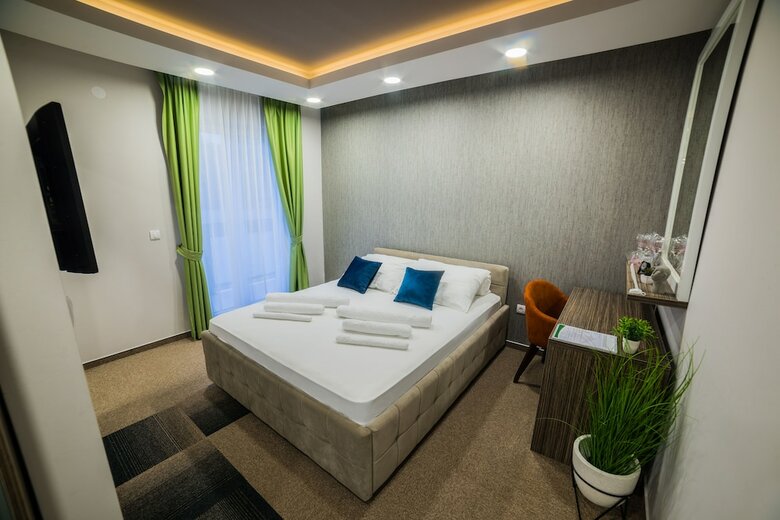 Hotel River