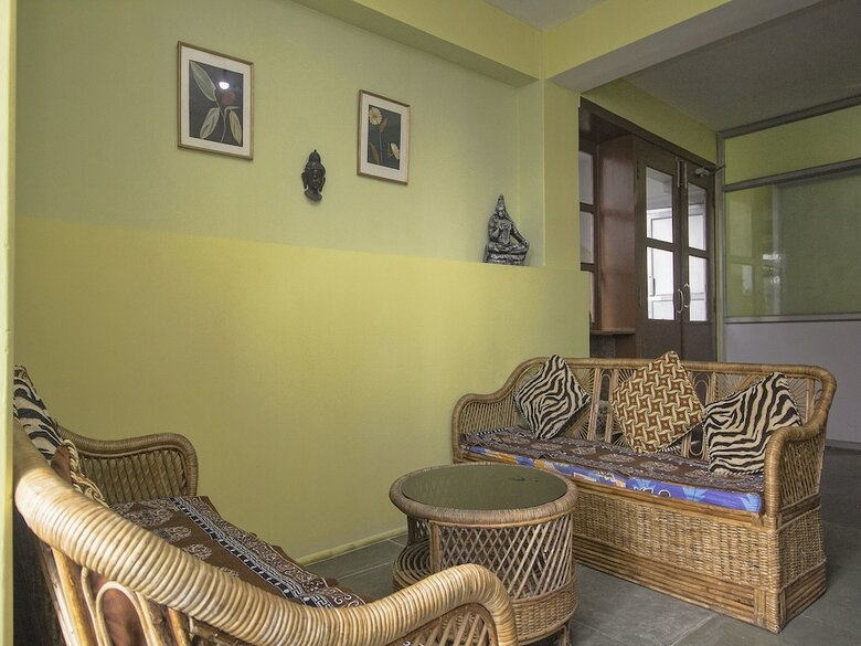 Hotel Oyo 17067 Maitreya Guest House