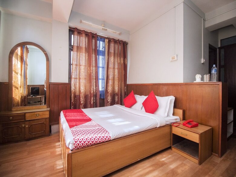 Hotel Oyo 17067 Maitreya Guest House